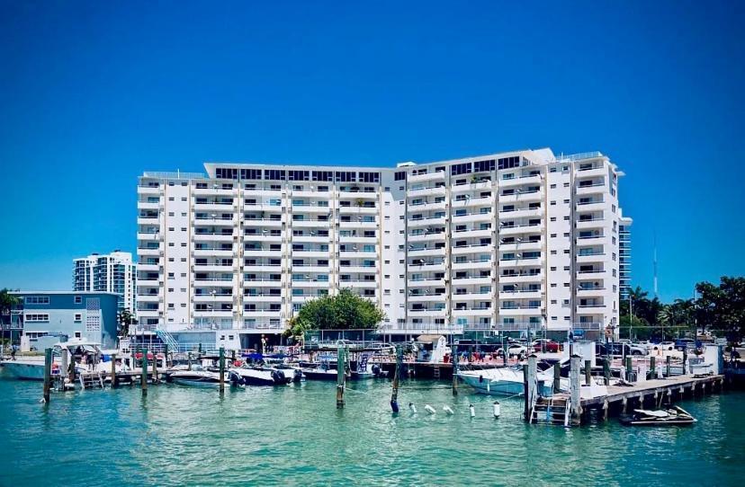 Deluxe Waterfront One Bedroom Apartment With Miami Skyline View, Free Parking 5 Mins Drive To ไมอามีบีช ภายนอก รูปภาพ